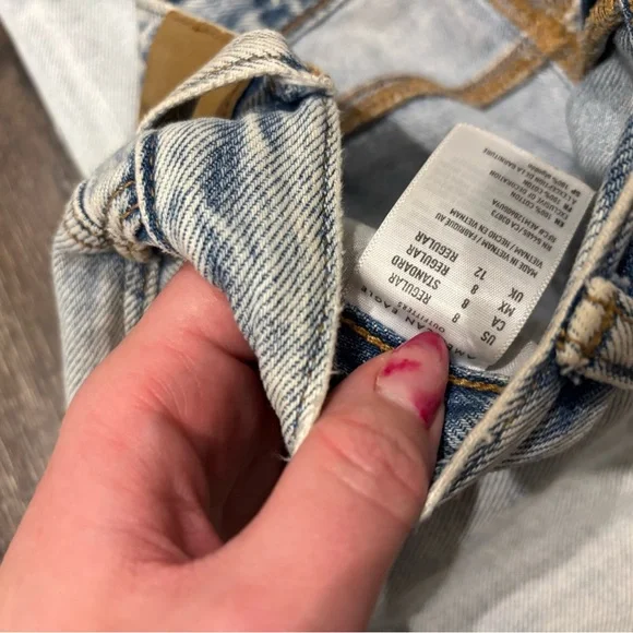 American Eagle Outfitters Light Blue Distressed Jeans - Picture 3 of 3